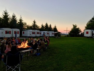 Bauwagencamp Hoheneiche beim Sonnenuntergang